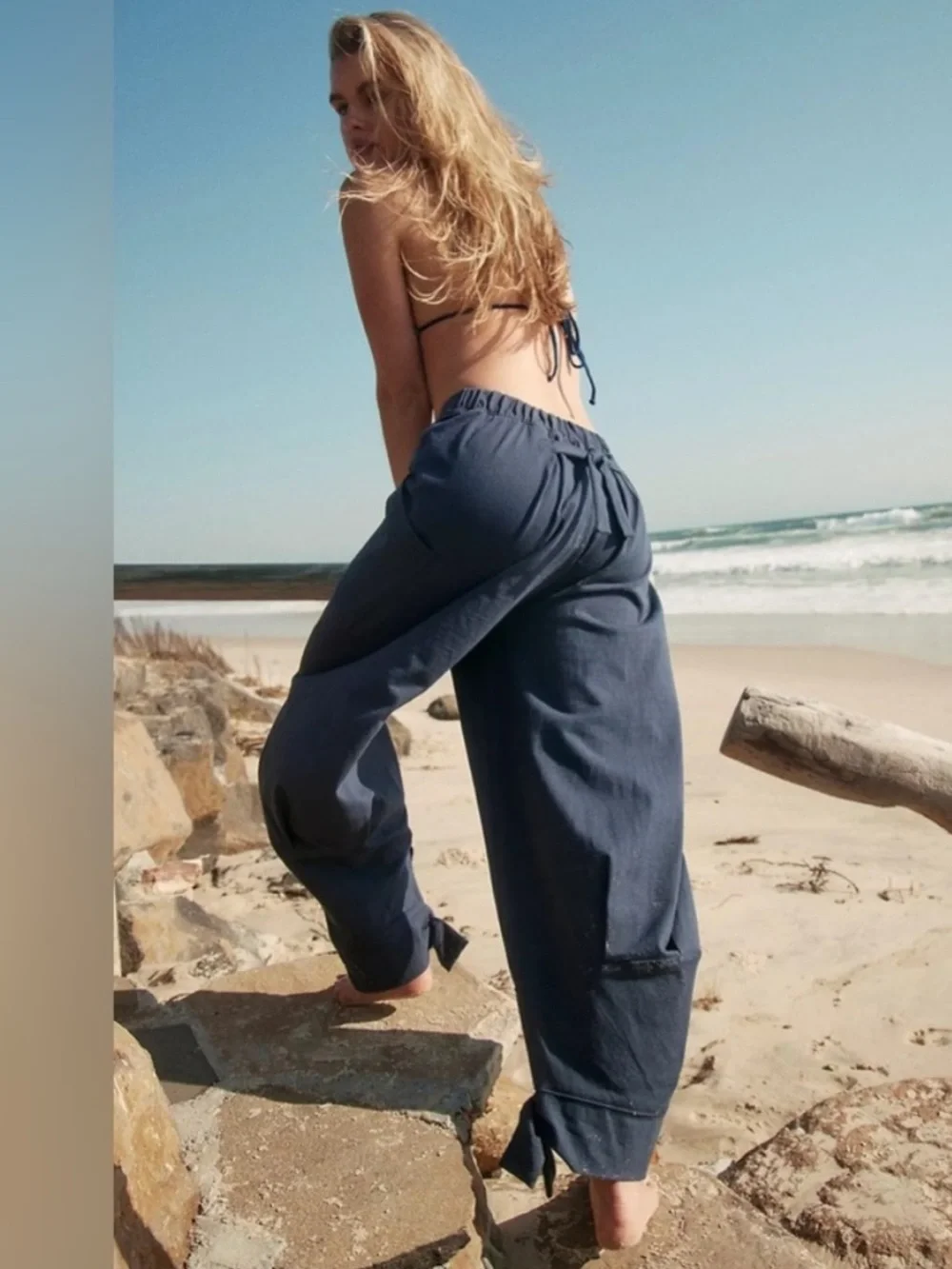 Free People Beach Stunner Pants. Size: Large - Picture 14 of 16